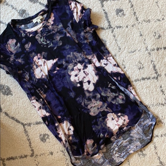 Aritzia Tops - Aritzia shirt